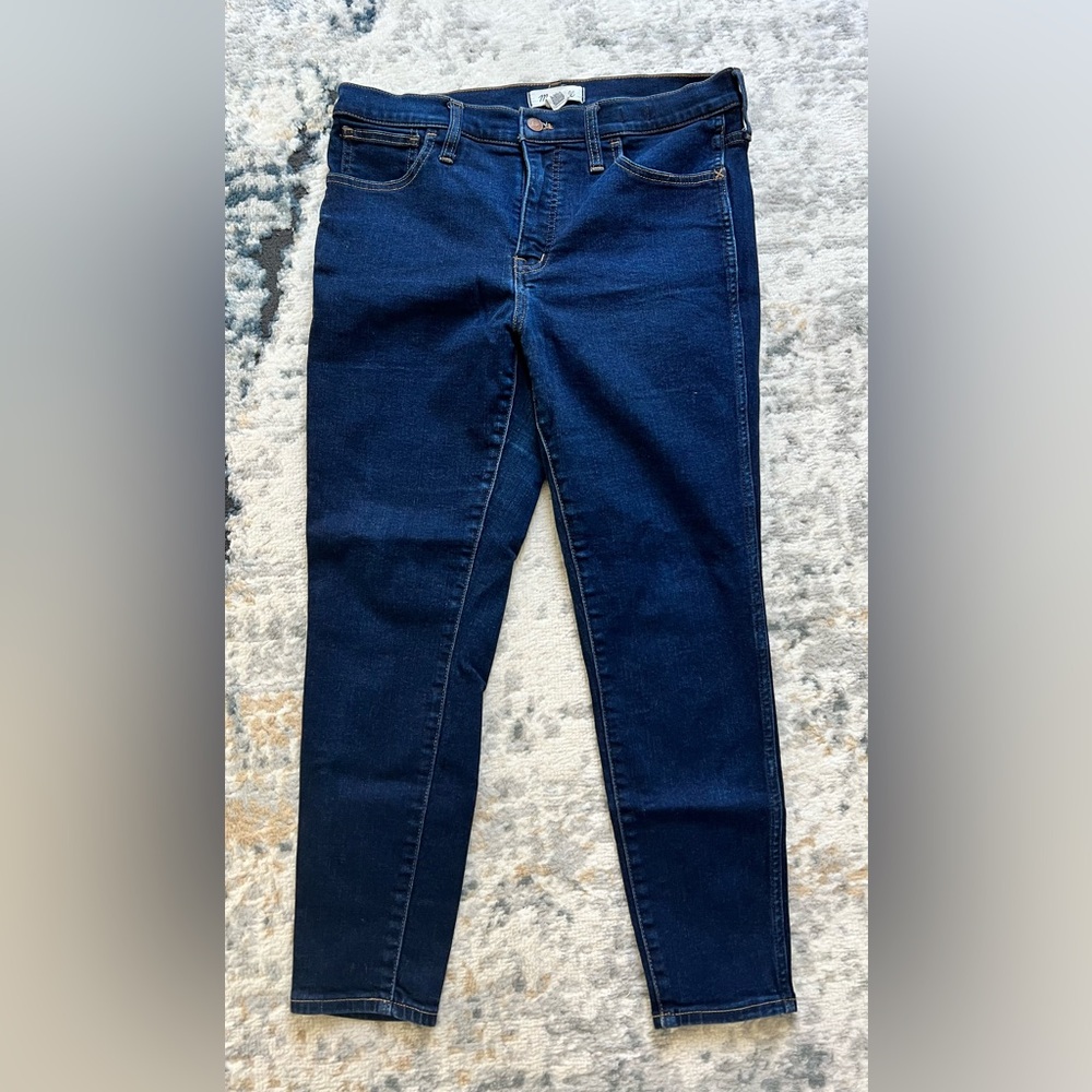 Petite 9" Mid-Rise Roadtripper Supersoft Skinny Jeans in Castell Wash